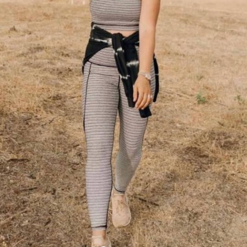 Carly Jean Los Angeles Leggings